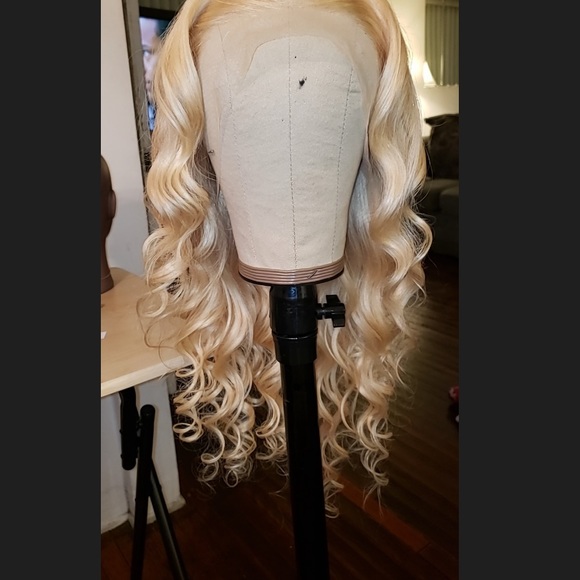 24 inch 13x4 Body Wave 613 Blonde Wig - Picture 3 of 4